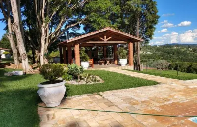 Um lugar de tirar o fôlego, ideal para sair da correria do dia a dia e relaxar. esse sítio, com ótima localização, fica apenas a 20 minutos do centro