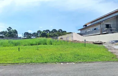 Terrenos em condomínio fechado localizado em piraquara/pr.