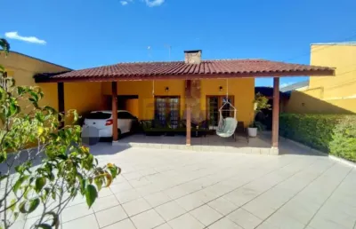 No centro de pinhais - uma casa térrea espaçosa espera por você!