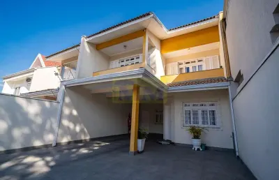 Sobrado com ático à venda – amplo, confortável e pronto para morar!