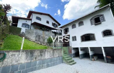 Casa com 3 quartos, sendo uma suíte, área gourmet e outra linda área independente, destinada para hospedes ou para  airbnb.