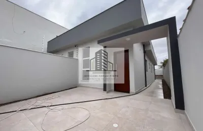 Imperdível oportunidade! casa à venda em itanhaém-sp, bairro tupy. 2 quartos, 1 suíte, 1 sala, 3 banheiros, 2 vagas de garagem.