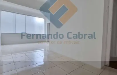 Conjunto de salas para locação, junto ao largo do marrão.