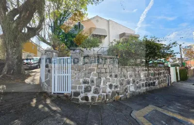 Casa para locação em niterói-rj, bairro pe pequeno: 3 quartos, 2 salas, 1 vaga de garagem, 250m² de área.