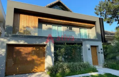 Casa triplex para alugar no condomínio quintas do rio