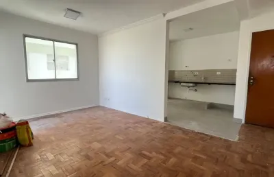Apartamento com 2 quartos, 1 wc, 1 vaga e 63 metros estão sendo reformados w.c e cozinha.