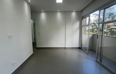 Apartamento reformado com 84 metros com 2 quartos e 1 vaga