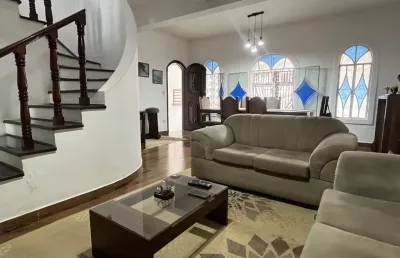 Linda casa com 3 vagas e 3 quartos aceita permuta apartamento de menor valor! oportunidade!