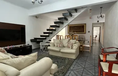 Sobrado com 196m2 no jd do mar com 3 dorms, 2 w.cs, quintal - ótima localização.