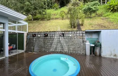 Casa residencial com 3 quartos  para alugar, 190.63 m2 por r$7200.00  - bom retiro - joinville/sc