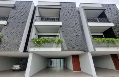 Casa residencial com 3 quartos  para alugar, 306.43 m2 por r$16000.00  - gloria - joinville/sc