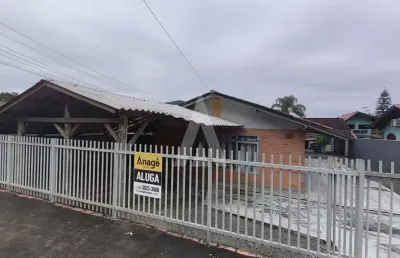 Casa residencial com 3 quartos  para alugar, 148.81 m2 por r$2200.00  - gloria - joinville/sc