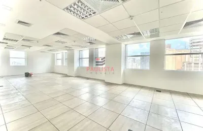 Conjunto comercial na avenida paulista no edififício paulista corporate