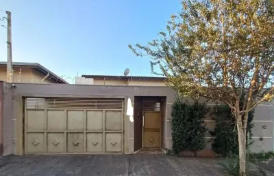 Casa com 2 dormitórios à venda, 210 m² por r$ 650.000 - jardim universitário - barretos/sp