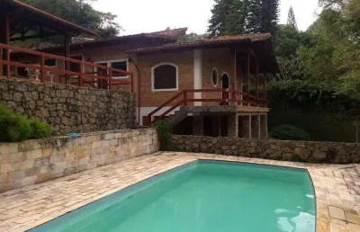Casa em condomínio para locação, portão, 3 dormitórios, 1 suíte, 3 banheiros, 4 vagas