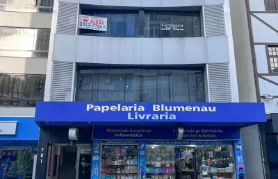 Sala comercial para alugar na Rua 15 de Novembro, 701, Centro, Blumenau