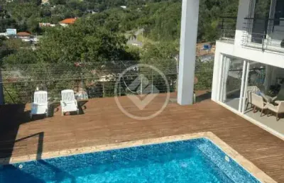 Casa de condomínio com 4 quartos e 5 banheiros à venda codigo: 46069