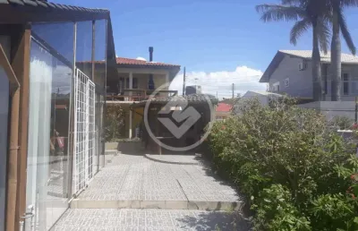 Md/casa super espaçosa de esquina nos ingleses, com 493 metros quadrados de área total, com 4 quartos sendo 2 suítes com closet, 3 vagas cobertas de garagem, com vista para o mar do santinho codigo: 6