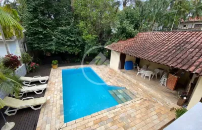 Linda casa a poucos metros da avenida beira mar codigo: 87022