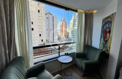 Apartamento mobiliado centro 3 quartos sendo 1 suíte com vaga de garagem livre em frente a ponte hercílio luz, condomínio completo com piscina codigo: 127876