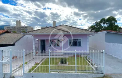 Casa com 3 quartos à venda na Rua Maria das Dores Alexandre Tavares, 20, Serraria, São José