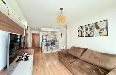 Apartamento de 2 dormitórios, sendo 1 suíte, com churrasqueira e vaga coberta em barreiros, são josé/sc. codigo: 136389