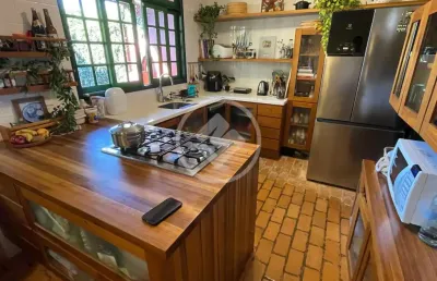 Casa exclusiva na agronômica – madeira maciça, projeto de paisagismo e segurança! codigo: 137432