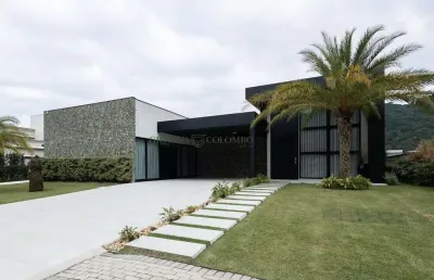 Mansão  com 4 suítes e 6 vagas no condomínio chácara flora