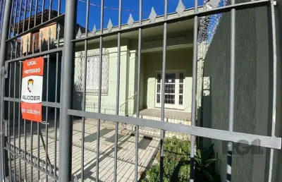 Casa para comprar com 3 dormitórios no bairro azenha