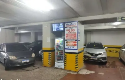 Vende pavilão, garagem de estacionamento para 100 carros, 2.400m² com salas para