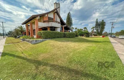 Icônica casa para comprar  a poucos metros do mar em atlântida