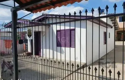 Vende terreno 300m², com 3 casas, casa da frente 2 dormitórios, sobrado nos fund