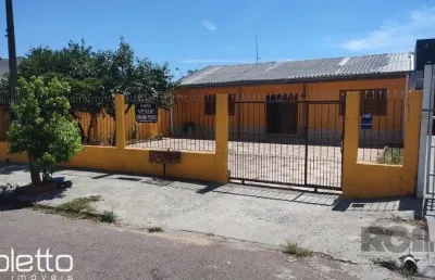 Vende casa com 84m² ,  2 dormitórios, terreno com 300m²
