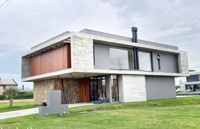Casa beira lago, com área privativa 307,76m²/ por r$ 4.280.000 - eldorado do sul