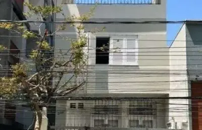 Casa para locação de 250m2, 2 vagas, por r$ 5.900,00 no centro histórico