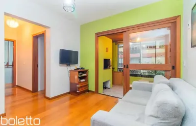 Vende-se apartamento com 2 quartos, 1 vaga e sacada com churrasqueira - bela vis