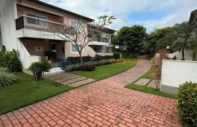 Linda e espaçosa casa disponível em condomínio no poço da panela