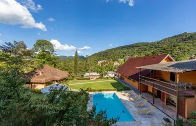 Casa com 4 quartos em condomínio no comary, teresópolis.