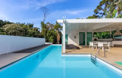 Casa com 6 quartos em condomínio na várzea, teresópolis.