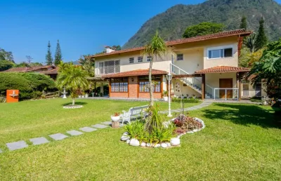 Casa com 5 quartos em condomínio no comary, teresópolis.