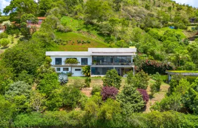 Casa com 5 quartos em condomínio em itaipava, petrópolis.