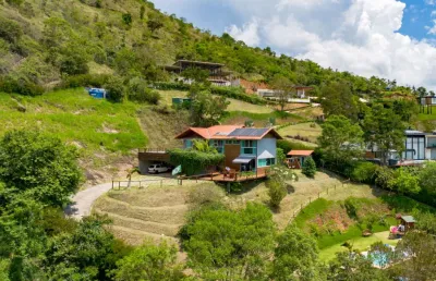 Casa com 4 quartos em condomínio em itaipava, petrópolis.