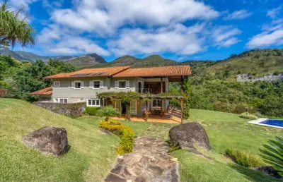 Casa com 5 quartos em condomínio no cuiabá, petrópolis.