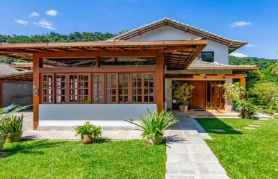Casa com 4 quartos em condomínio no comary, teresópolis.