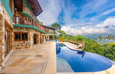 Casa com 5 quartos em condomínio em araras, petrópolis.