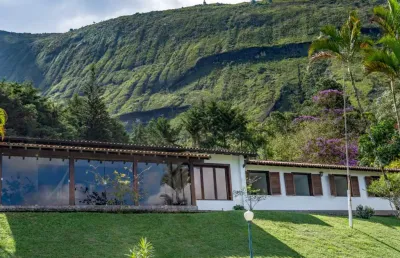 Casa com 5 quartos em condomínio araras, petrópolis.