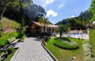 Casa em condomínio com 3 quartos na cascata do imbuí, teresópolis.