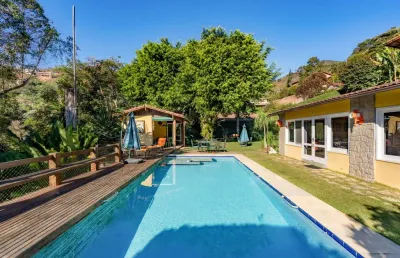 Casa com 8 quartos à venda na Rua Argentina, 368, Nogueira, Petrópolis