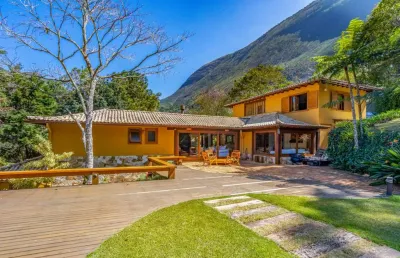 Casa com 4 quartos em condomínio em araras, petrópolis.