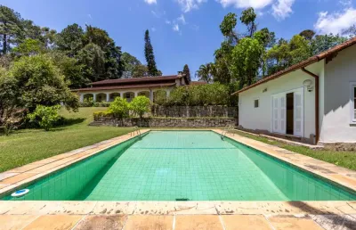 Casa linear com 4 quartos, terreno plano em quebra frascos
